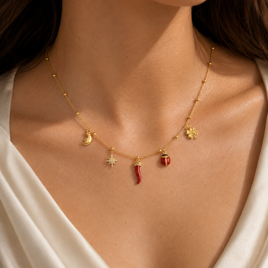 Collier Charms Lucky porté